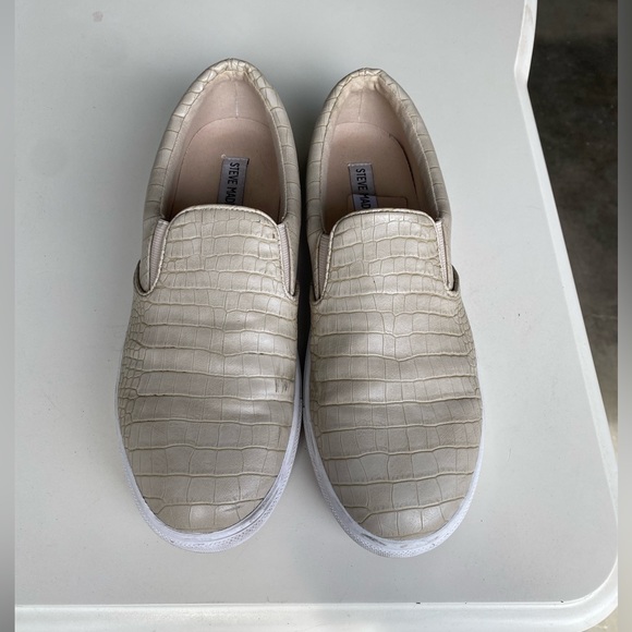 Steve Madden Cream Crocodile Pattern Slip On Sneakers Size 10 - Picture 2 of 7